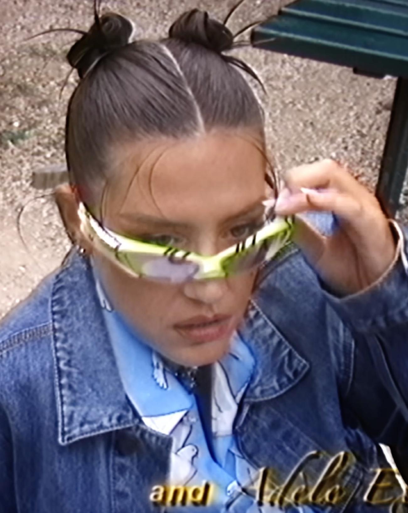 Theodora et Adèle Exarchopoulos dans le clip Be My Valentine.
