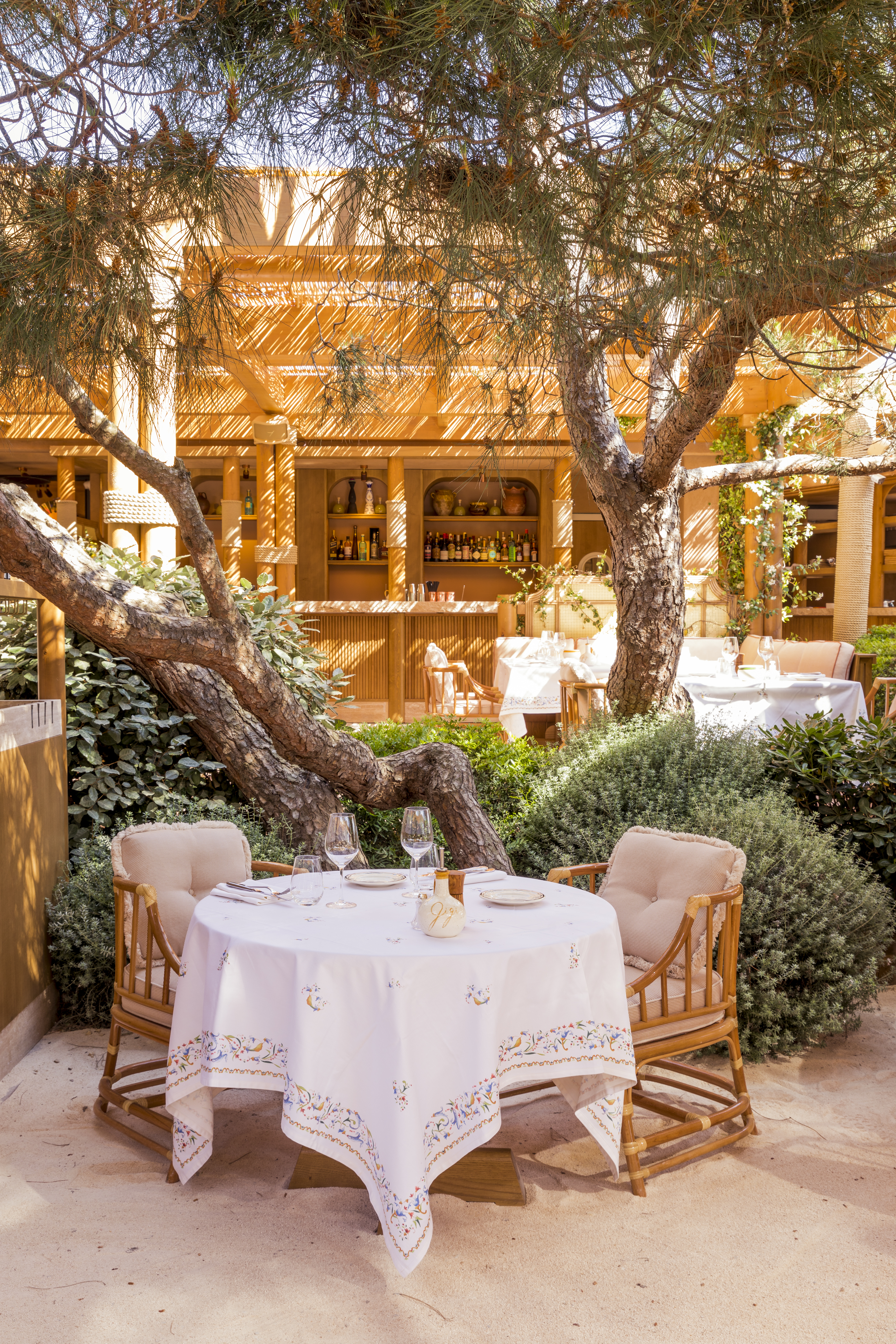Table GiGiRamatuelle