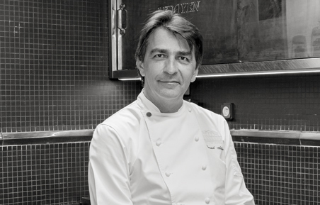 Portrait du chef Yannick Alléno photographié par Pierre Even.