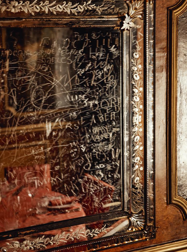 miroir gravé de Laperouse restaurant livre assouline