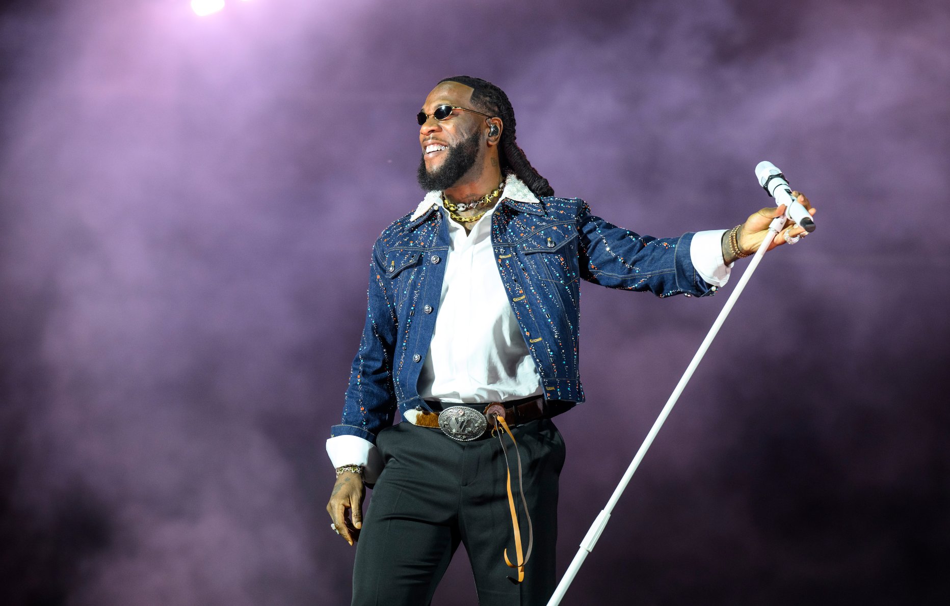 Le chanteur Burna Boy s'est produit au Stade de France en 2025.