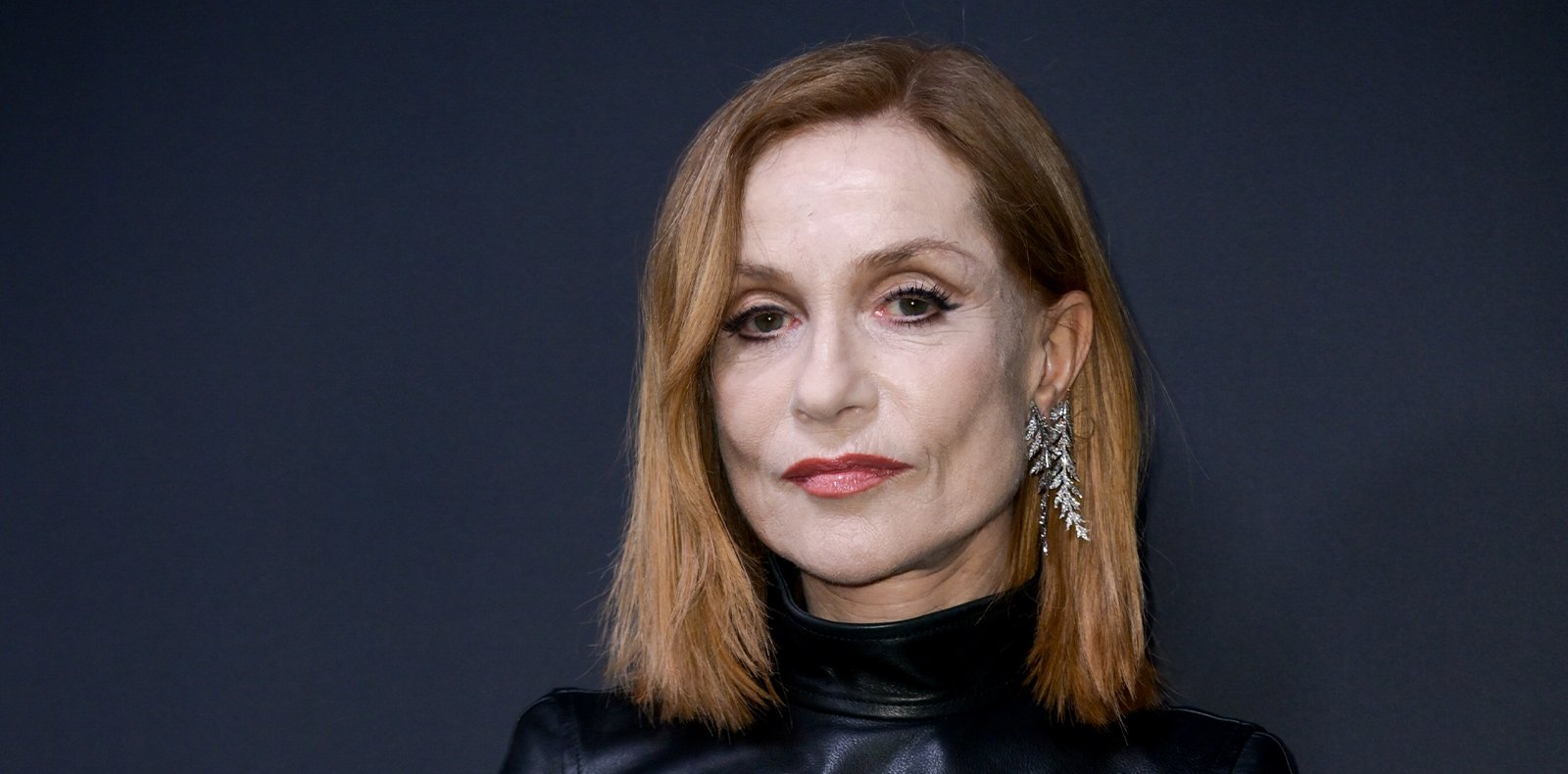 Isabelle Huppert à la remise des prix Kering Women In Motion 2024 © Stephane Cardinale - Corbis/Corbis via Getty Images.