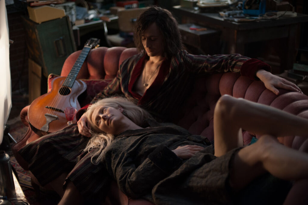 Photo des acteurs Tilda Swinton et Tom Hiddleston dans le film Only Lovers Left Alive (2013) de Jim Jarmusch.