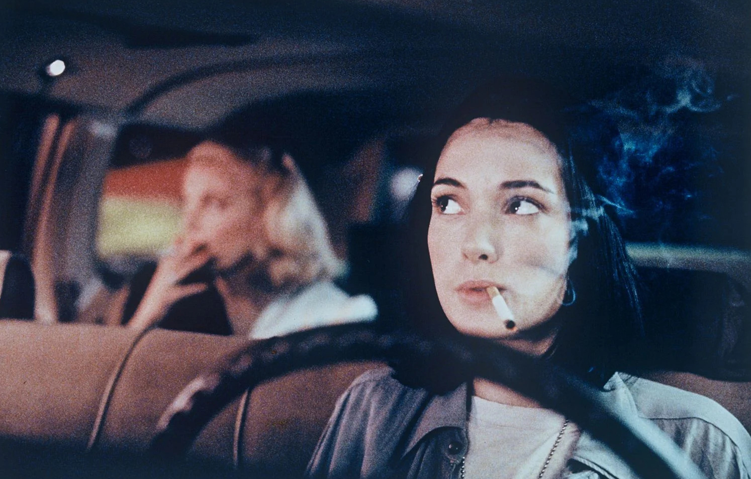 Photo des actrices Gena Rowlands et Winona Ryder dans le film Night on Earth (1991) de Jim Jarmusch.