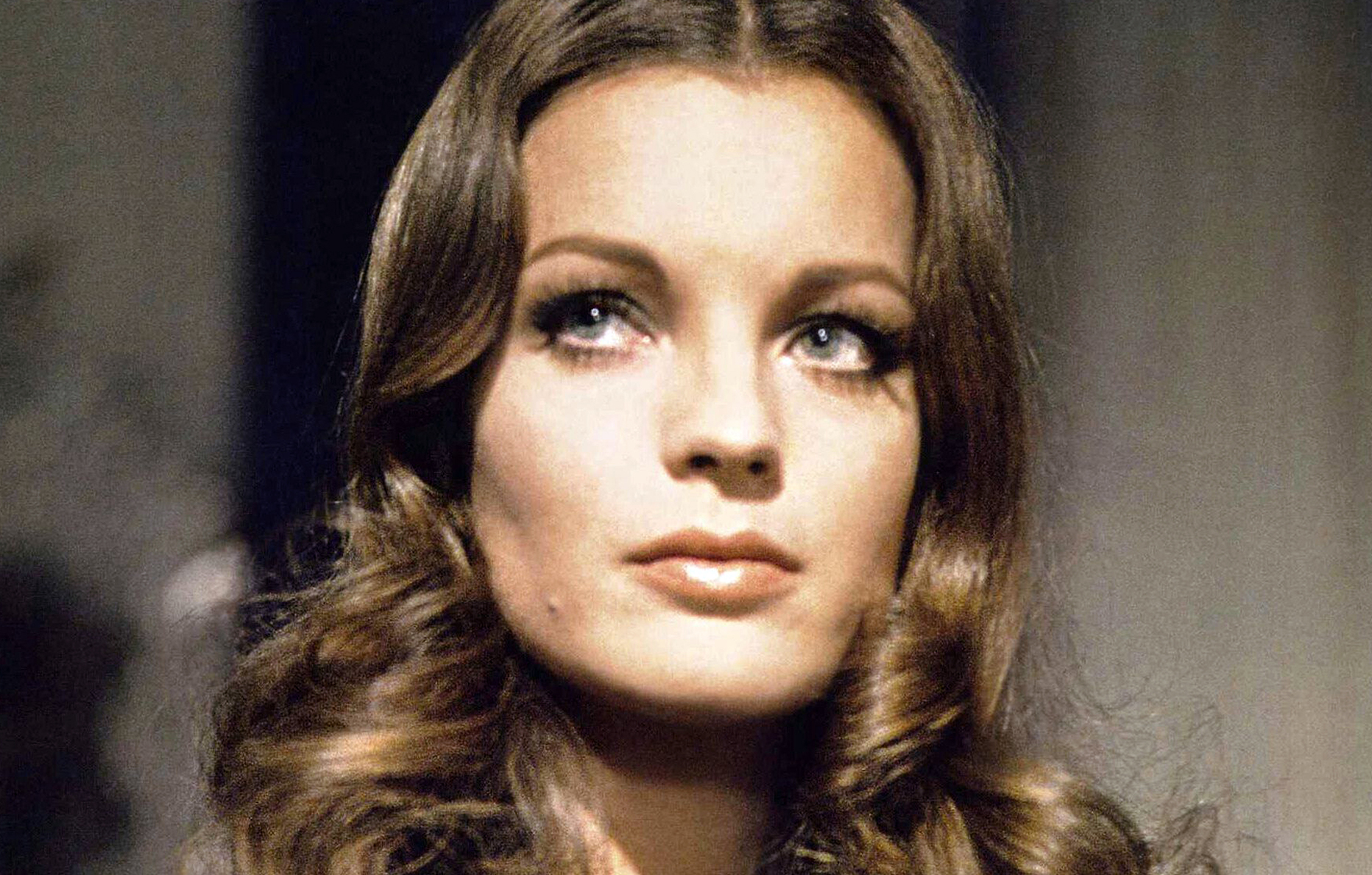 Romy Schneider dans le film Qui ? (Il cadavere dagli artigli d'acciaio)(1970), réalisé par Leonard Keigel.
