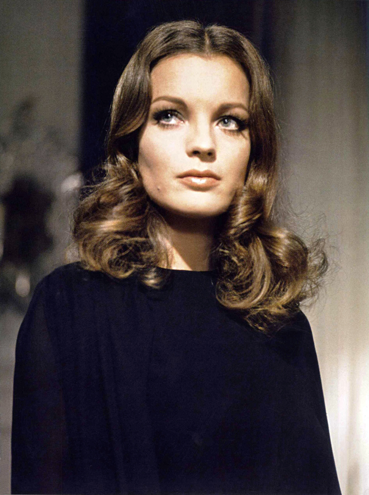 Romy Schneider sur le tournage du film Qui ? (Il cadavere dagli artigli d'acciaio) réalisé par Leonard Keigel. 