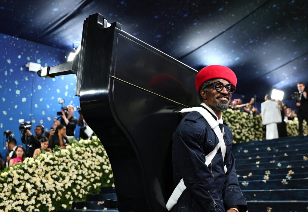 André 3000 assiste au Met Gala 2025 célébrant "Superfine: Tailoring Black Style" au Metropolitan Museum of Art, le 5 mai 2025 à New York.