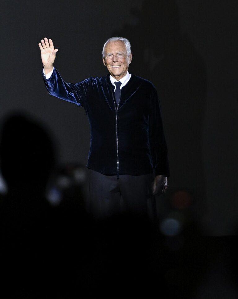 Giorgio Armani au défilé Armani Prive Haute Couture printemps-été 2024 © Victor VIRGILE/Gamma-Rapho via Getty Images.
