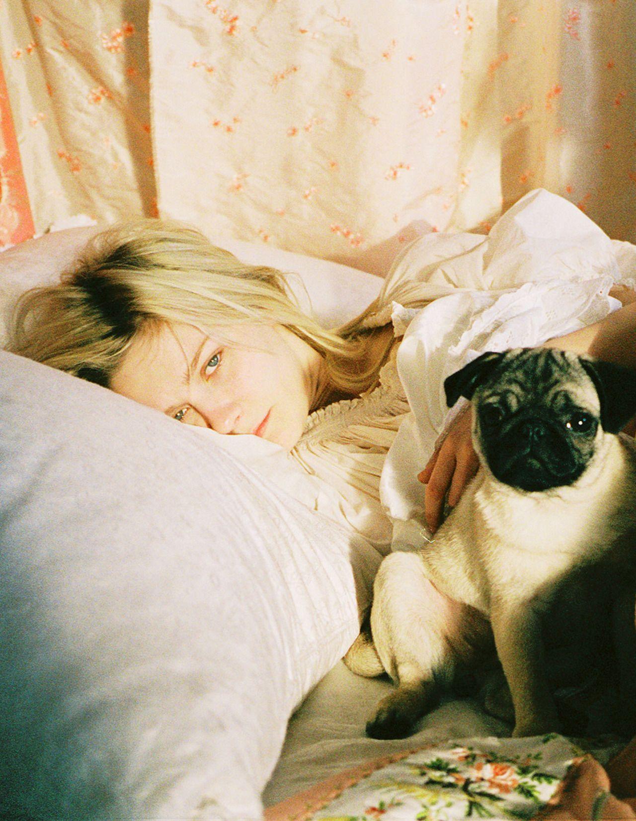 Kirsten Dunst et le Carlin Mops dans le Marie-Antoinette de Sofia Coppola