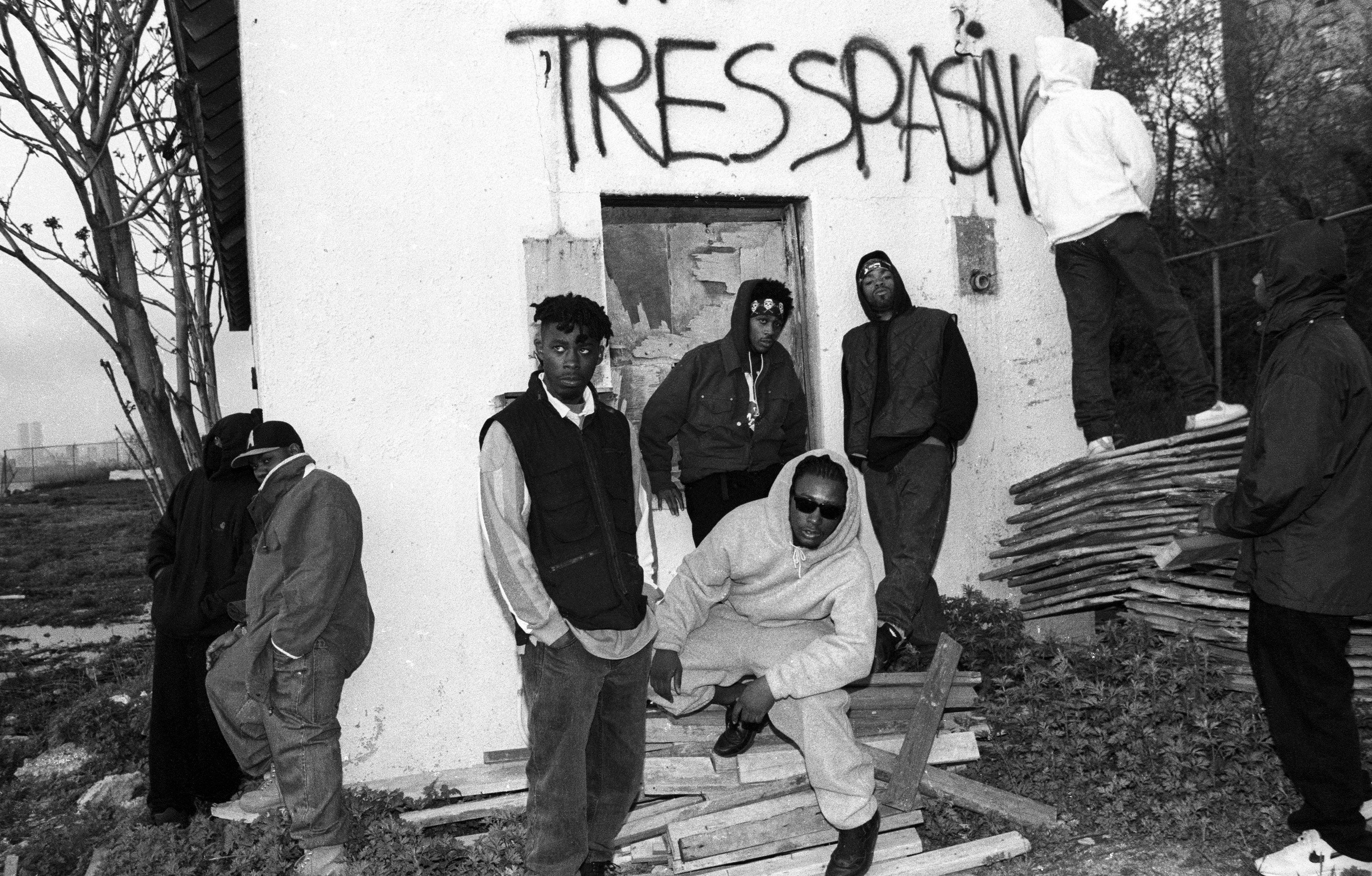 Le groupe de rap Wu-Tang Clan pose en portrait le 8 mai 1993 à Staten island à New York City, New York. (De gauche à droite : Raekwon, GZA, Ol’ Dirty Bastard, RZA, Method Man. © Al Pereira/Michael Ochs Archives/Getty Images.