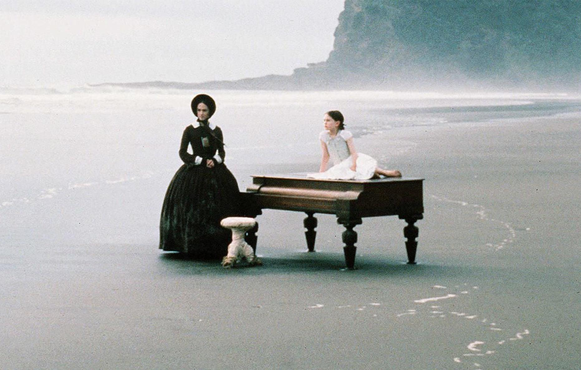 Holly Hunter et Anna Paquin dans La Leçon de piano (1993).