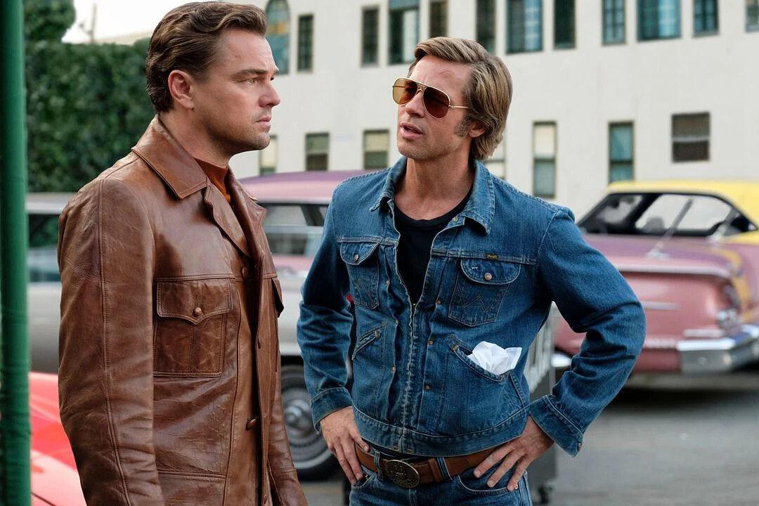 Brad Pitt et Leonardo DiCaprio dans le film Once Upon a Time… in Hollywood (2019) de Quentin Tarantino © 2019 Sony Pictures.