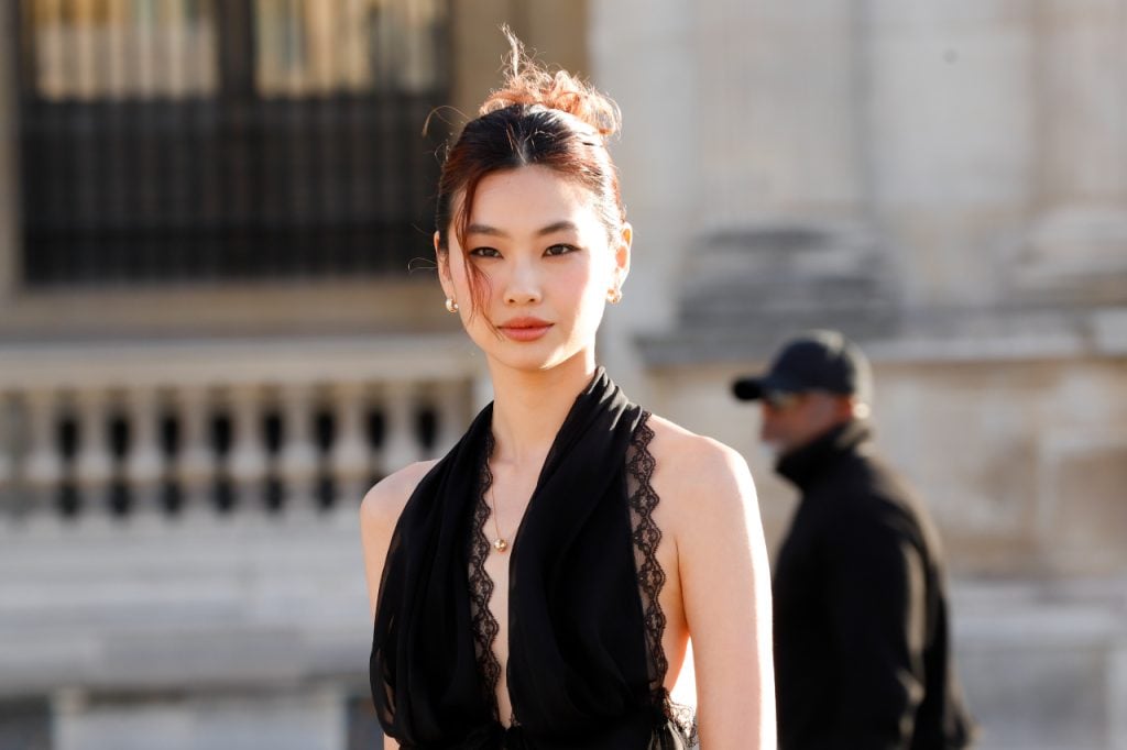 Jung Ho-Yeon au défilé Louis Vuitton printemps-été 2025 à Paris, le 1er octobre 2024. Photo par River Callaway/WWD via Getty Images.