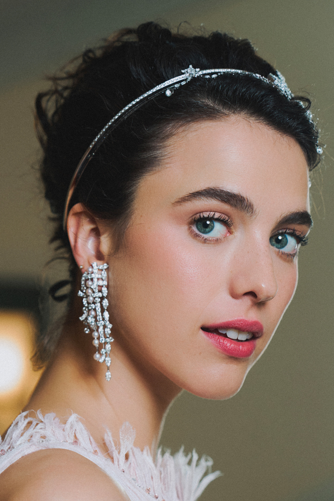 Margaret Qualley en Chanel au Festival de Cannes 2024 © Chanel.