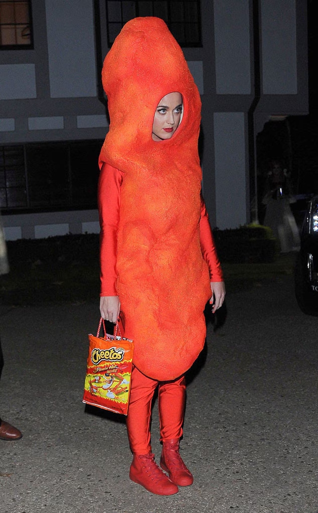 Le costume de chips cheetos de Katy Perry. 