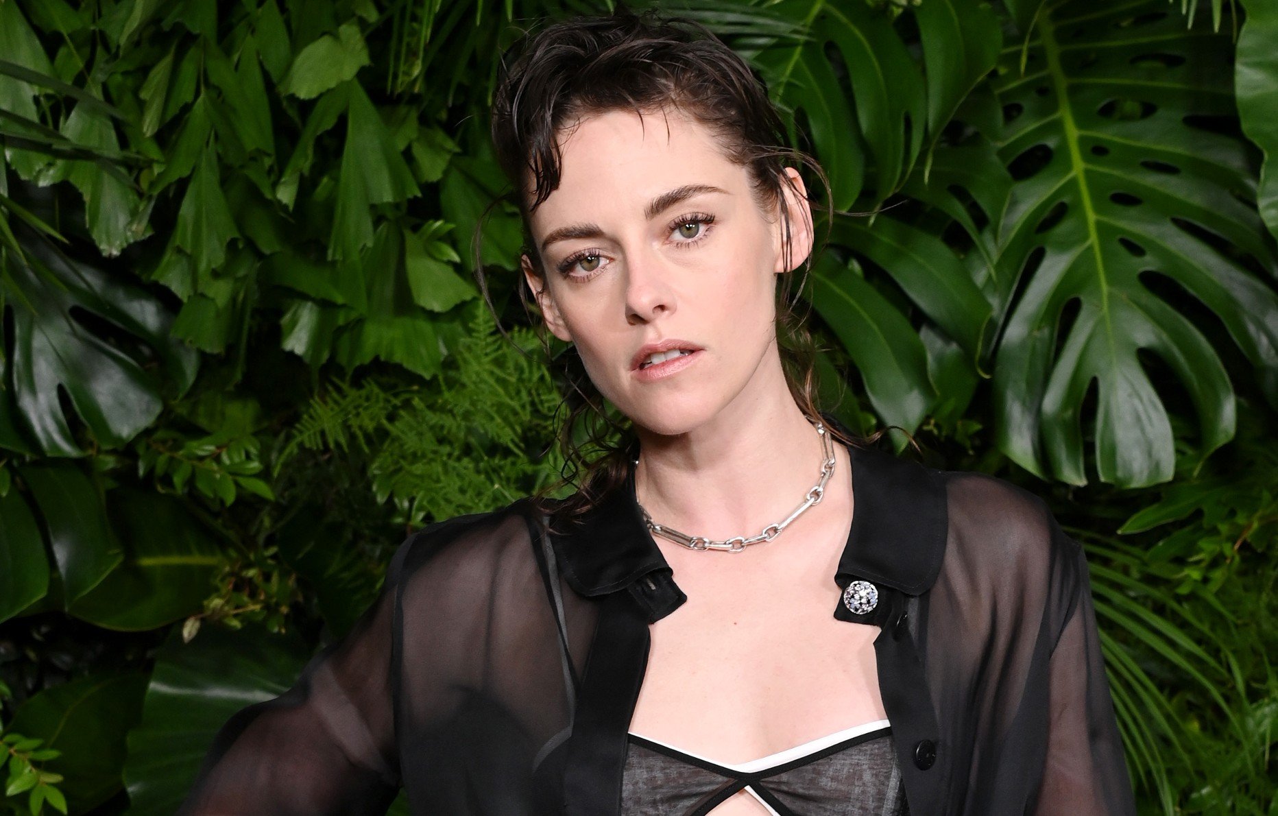 Kristen Stewart attends au dîner Chanel et Charles Finch avant les Oscars, au Polo Lounge au Beverly Hills Hotel, le 9 mars 2024, à Beverly Hills. Photo par Jon Kopaloff/WireImage via Getty Images.