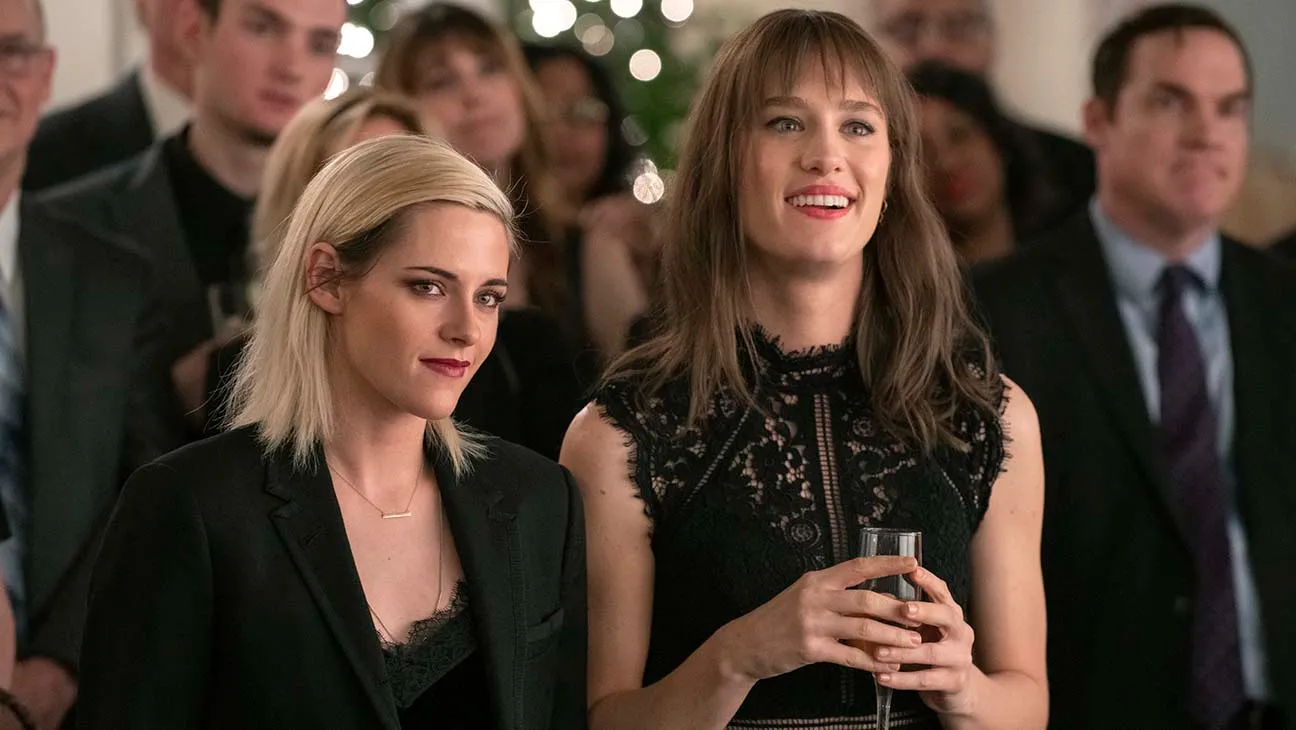 Kristen Stewart et Mackenzie Davis dans Ma belle-famille, Noël et moi