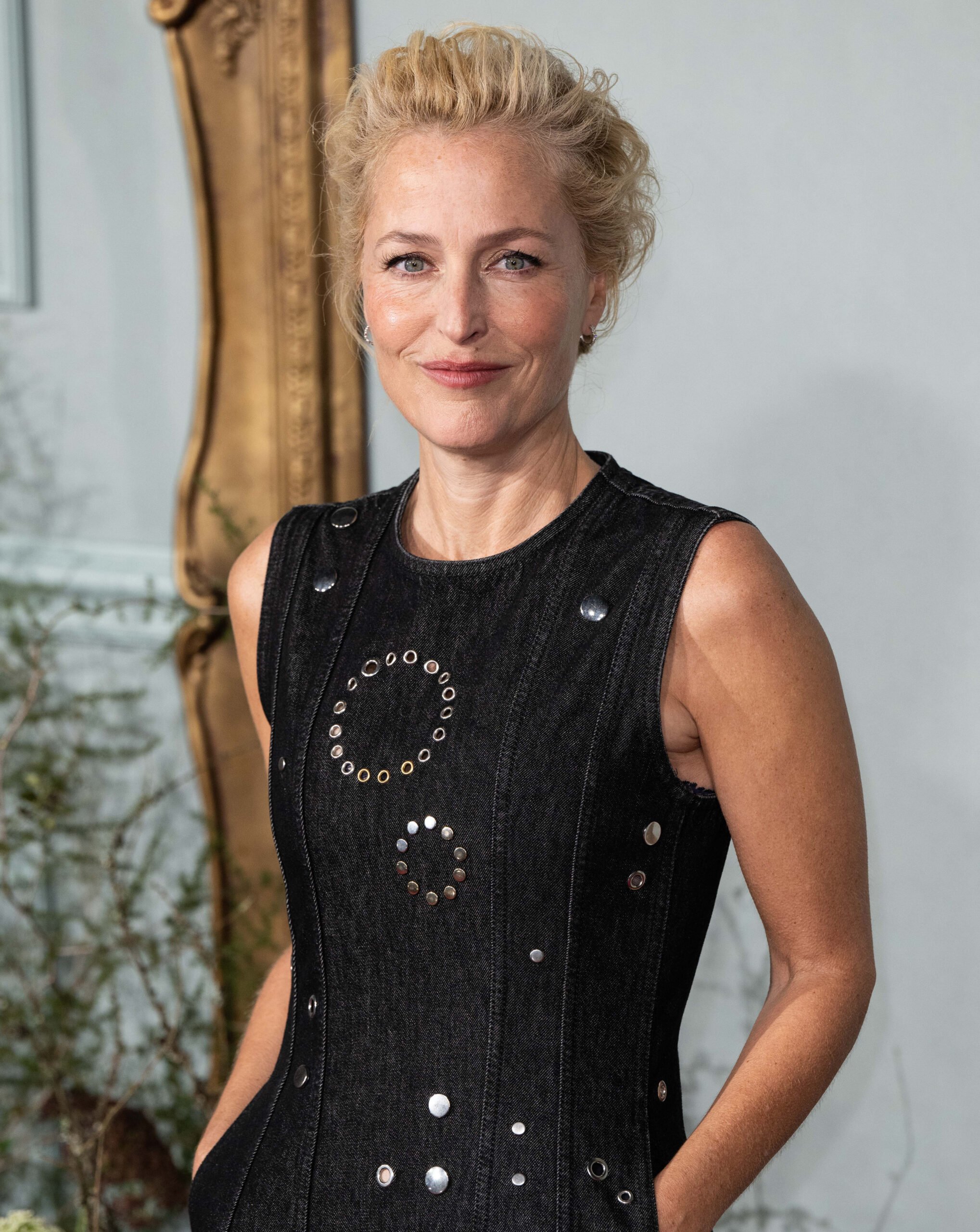 Photo de Gillian Anderson à la première de la saison 5 de The Crown au Theatre Royal Drury Lane le 8 novembre 2022.