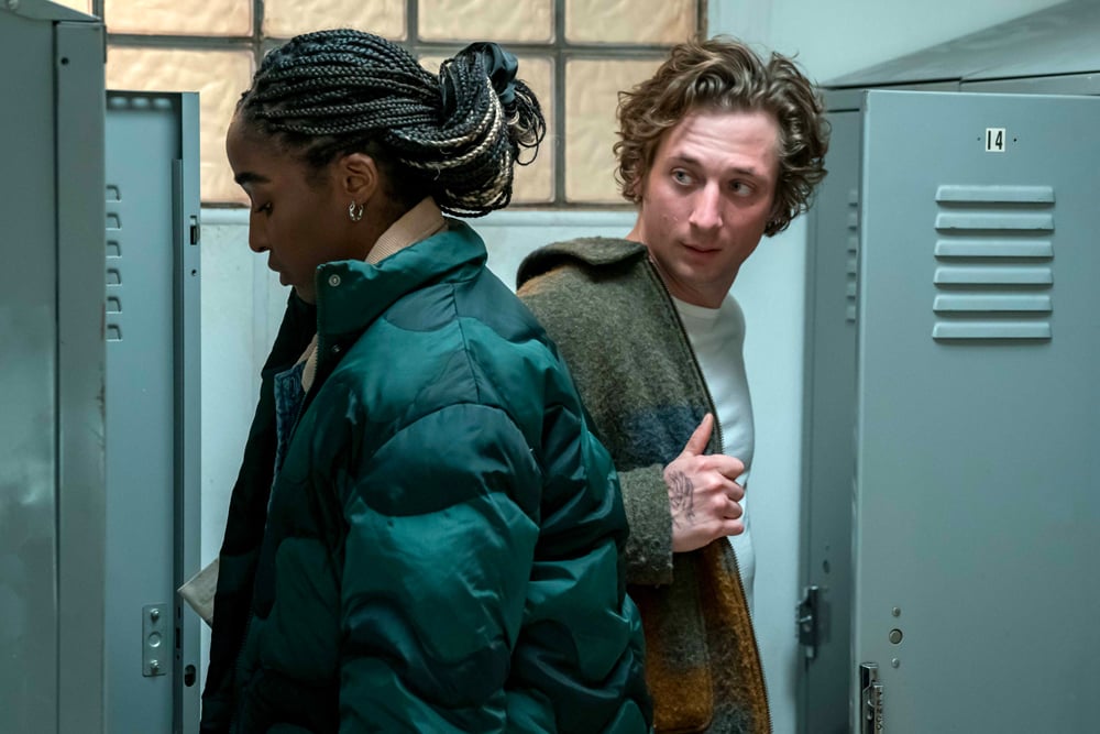 Jeremy Allen White et Ayo Edebiri dans la saison 2 de la série The Bear (2023). © Disney+.