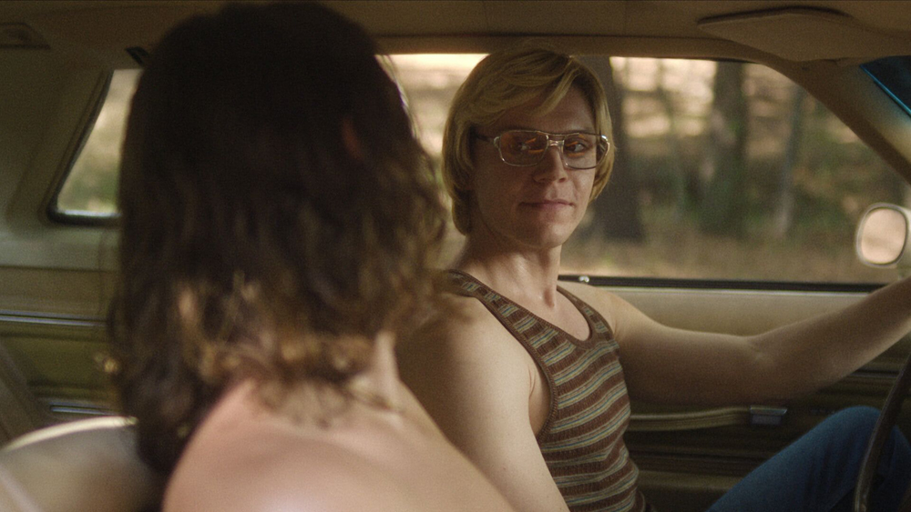 Evan Peters dans Dahmer - Monstre : L'Histoire de Jeffrey Dahmer. 