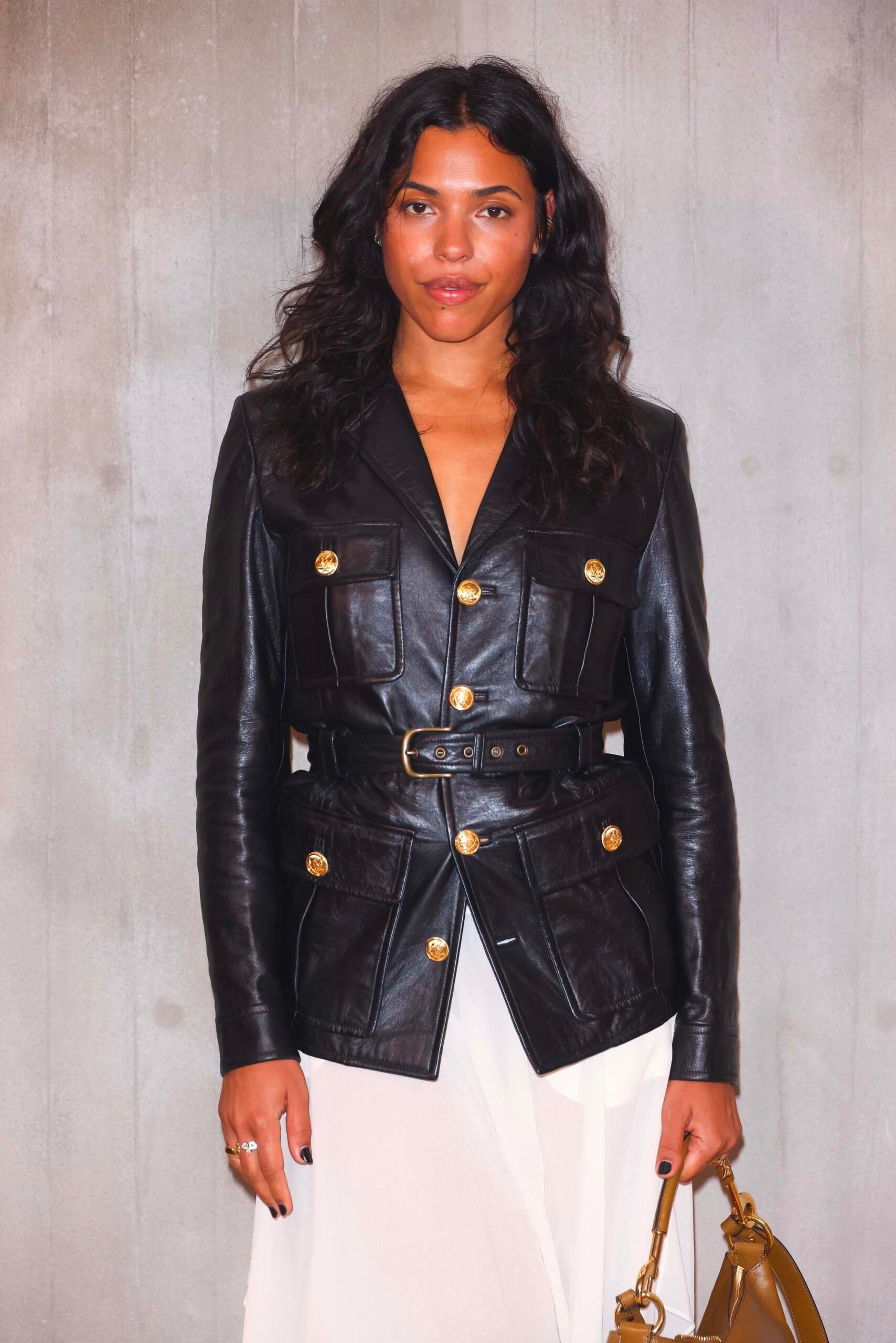 L'actrice Zita Hanrot au défilé Chloé printemps-été 2025, le 26 septembre 2024, à Paris. Photo par Marc Piasecki/WireImage via Getty Images.