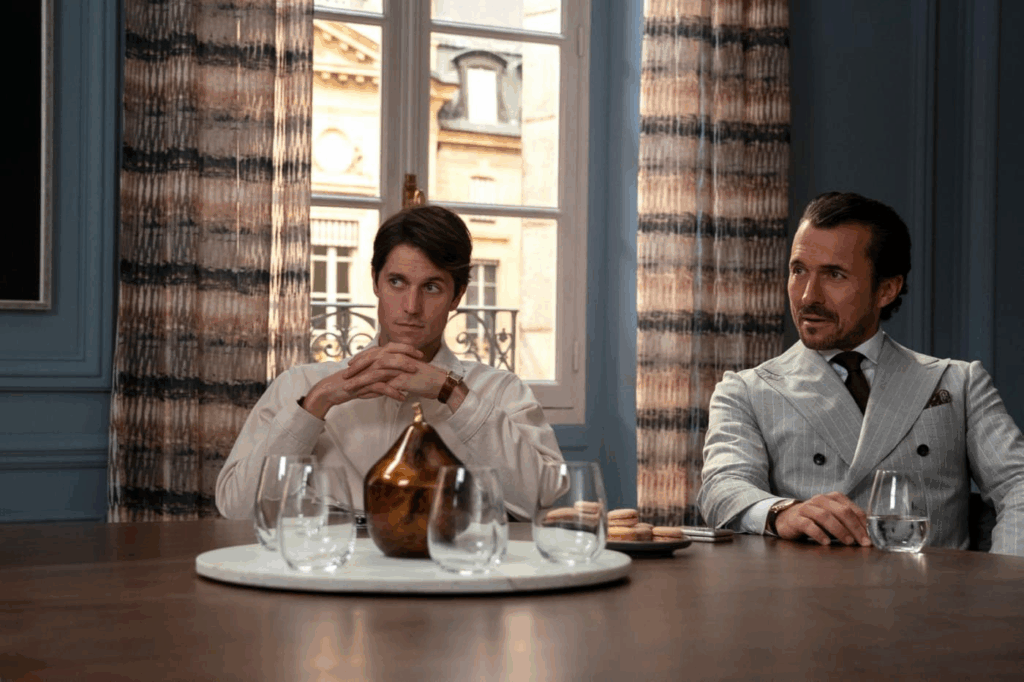 Lucas Bravo et William Abadie dans Emily in Paris (2022), ©Copyright Netflix