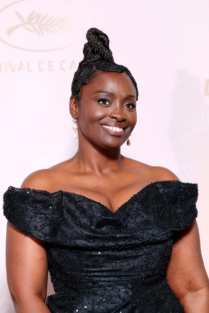 Dans une robe noire, l’actrice Aïssa Maïga sourit à la caméra lors de la cérémonie d’ouverture de la 78e édition du Festival de Cannes, le 13 mai 2025