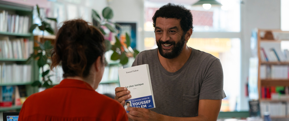 Photo de l'acteur Ramzy Bedia dans le film Youssef Salem a du succès (2023) de Baya Kasmi.