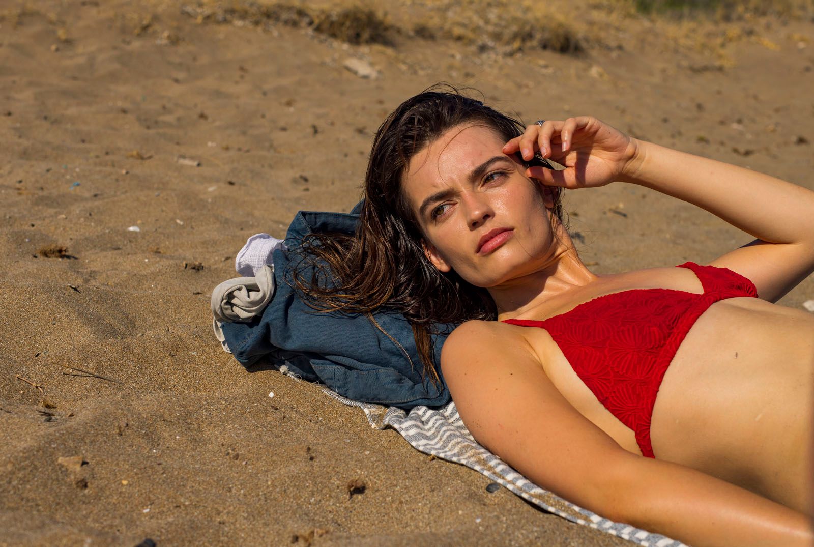 Emma Mackey in the film Hot Milk (2025) by Rebecca Lenkiewicz © Metropolitan FilmExport.