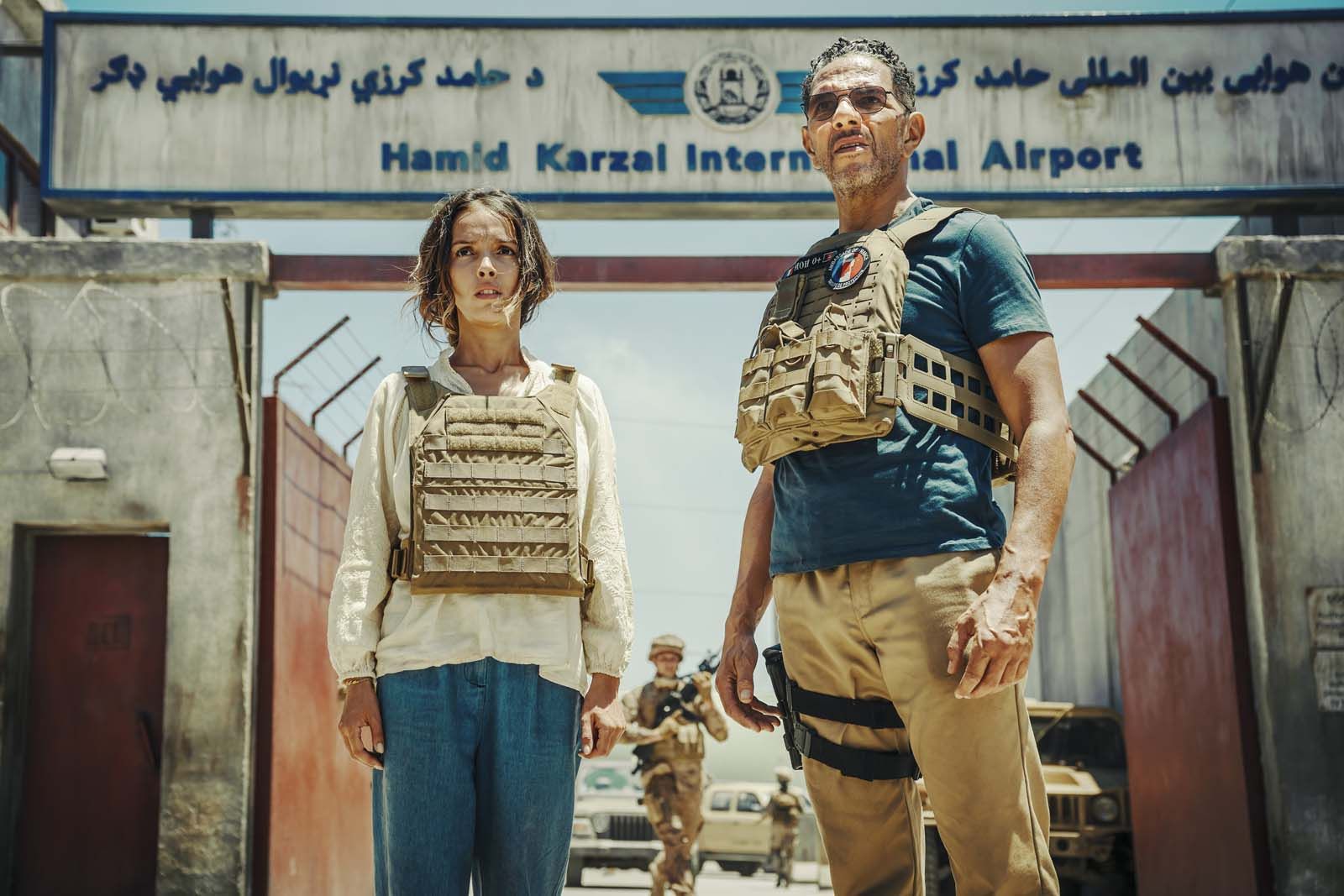 Lyna Khoudri et Roschdy Zem dans le film 13 jours 13 nuits.