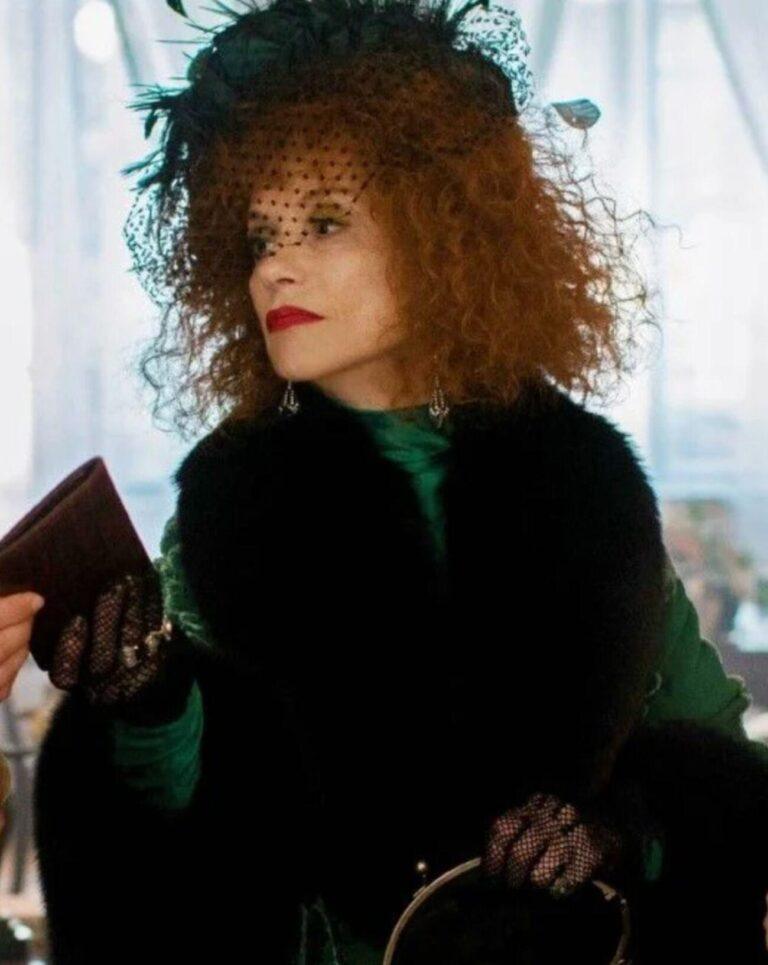 Isabelle Huppert dans Mon crime (2023) de François Ozon © Carole Bethuel - 2023 - Mandarin et Compagnie - Foz - Gaumont - Scope Pictures - France 2 Cinéma - Playtime Production