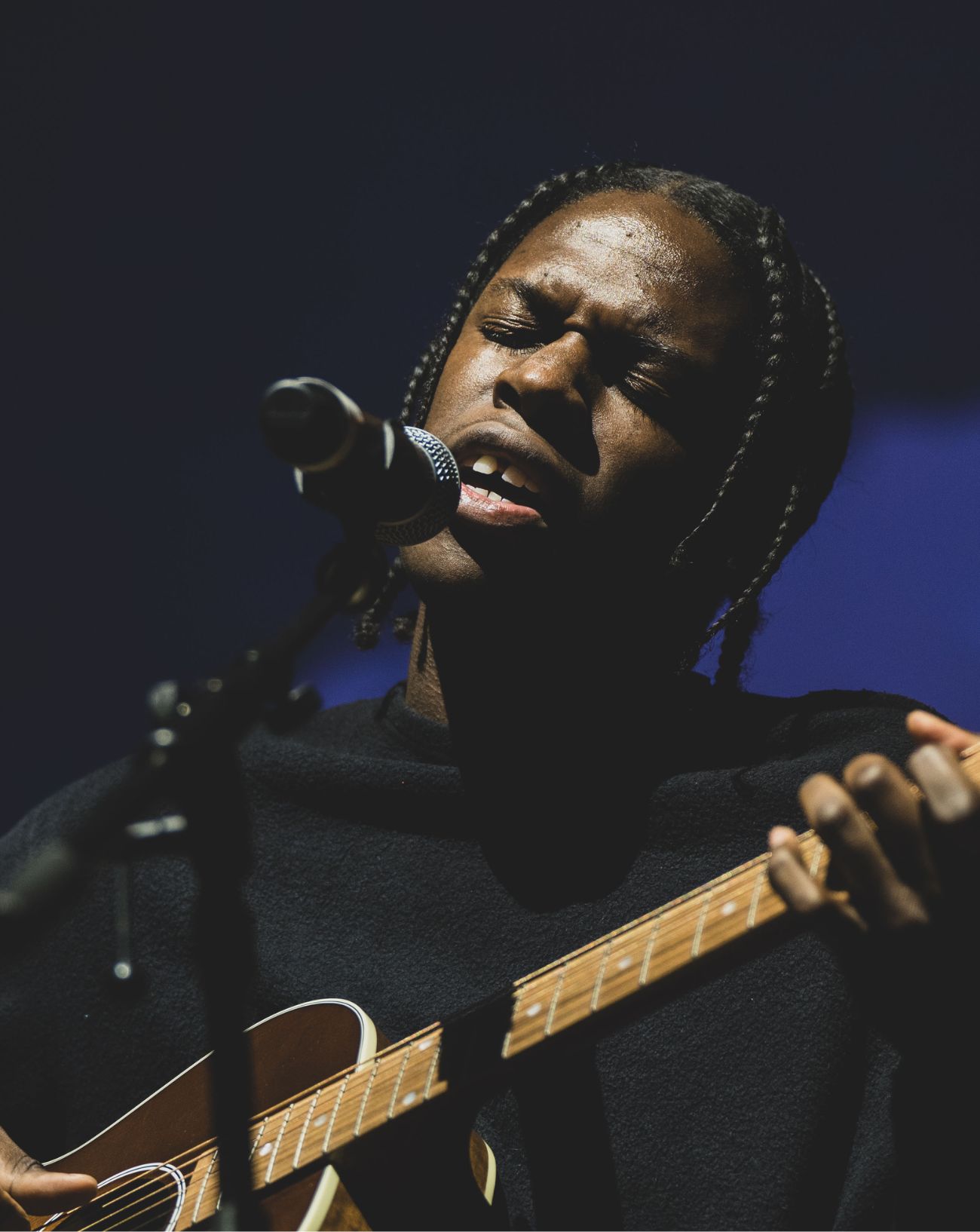 Le chanteur Daniel Caesar dévoile son album Son of Spergy