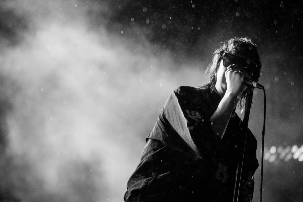 Julian Casablancas du groupe The Strokes au festival Lollapalooza Brazil, le 25 mars 2017 à São Paulo. © Raphael Dias/Getty Images.