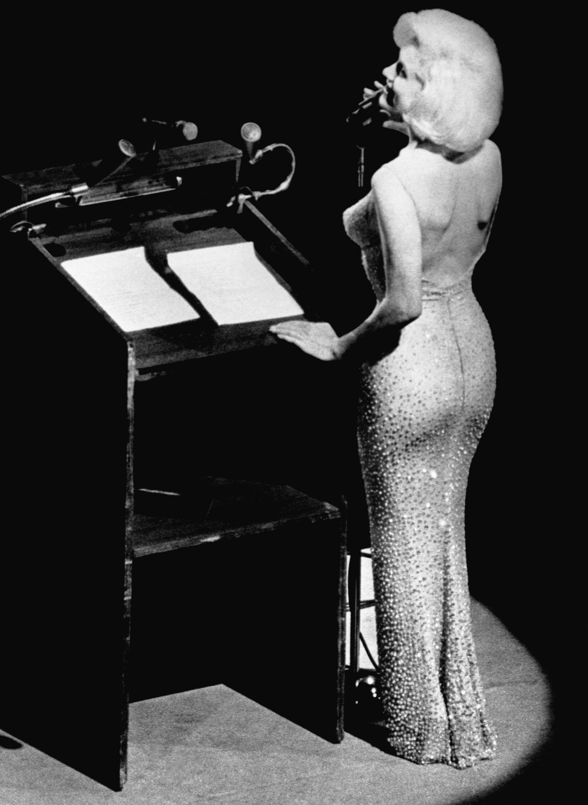 Marilyn Monroe chantant "Happy Birthday" au président John F. Kennedy au Madison Square Garden @ Bettmann / Getty Images