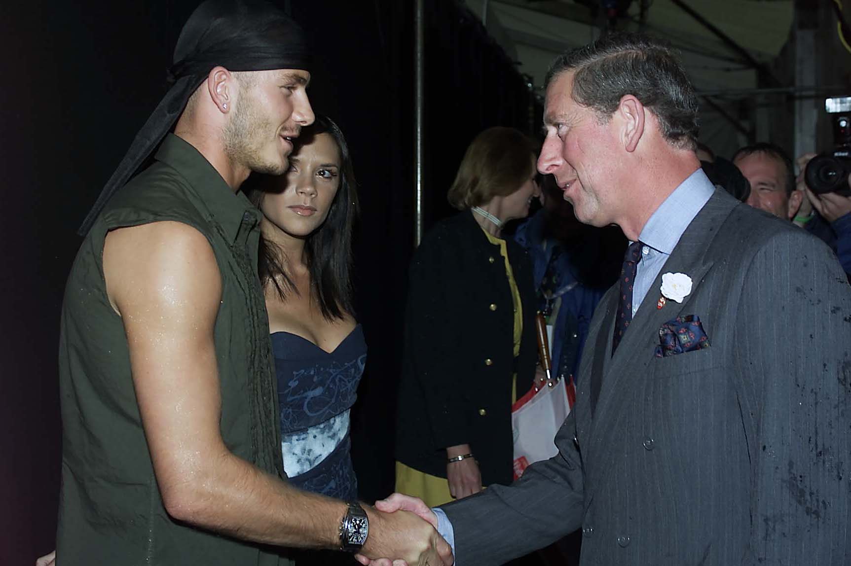 David et Victoria Beckham avec le Prince Charles en 2000. Photo par Ken Goff/Getty Images.