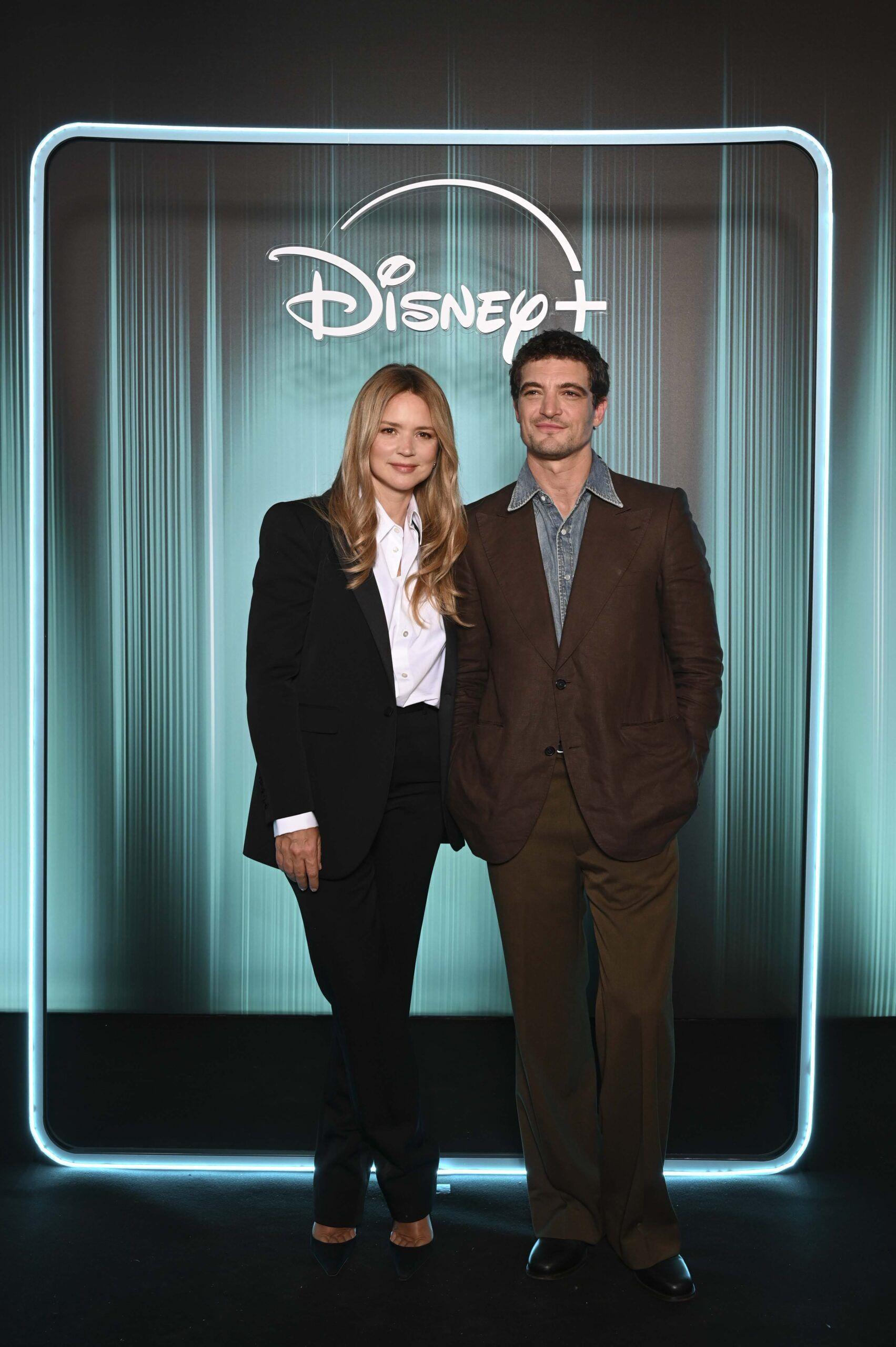 Virginie Efira et Niels Schneider à la conférence de presse de Disney, organisée à l'Institut de France.