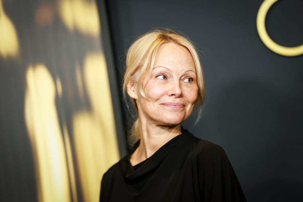 Pamela Anderson assiste aux 2024 Governors Awards au Dolby Theatre le 17 novembre 2024 à Hollywood, Californie © Matt Winkelmeyer/WireImage. 