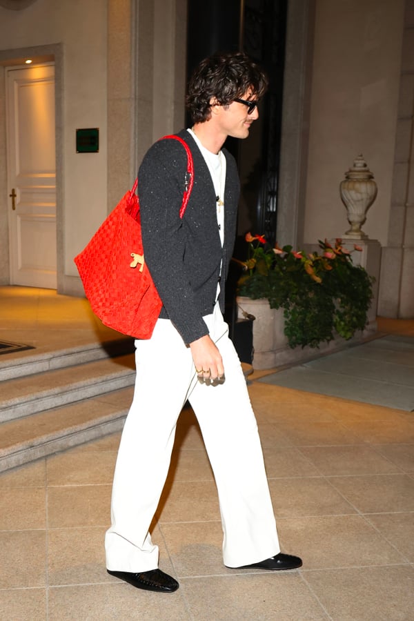 sac bottega veneta cuir rouge jacob elordi