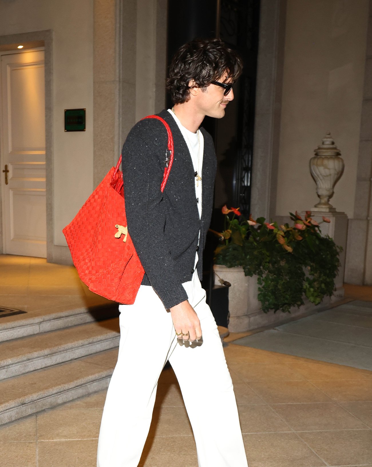 sac bottega veneta cuir rouge jacob elordi