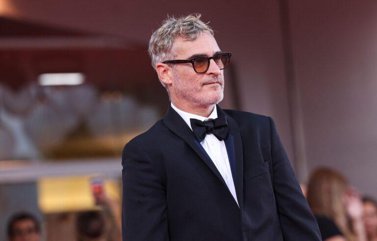 Joaquin Phoenix au tapis rouge de Joker : Folie à Deux