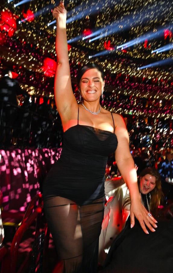 Ashley Graham à l'after party des Fashion Awards 2024 à Londres © Photo by Dave Benett/Getty Images.