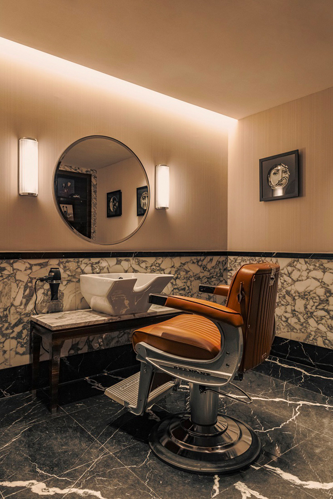 Le salon de coiffure Des Garçons au Bvlgari Hotel, Paris 8e.