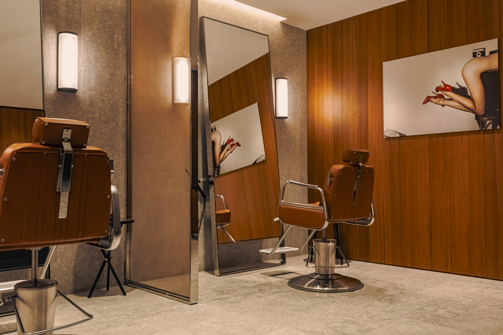 Le salon de coiffure Des Garçons au Bvlgari Hotel, Paris 8e.