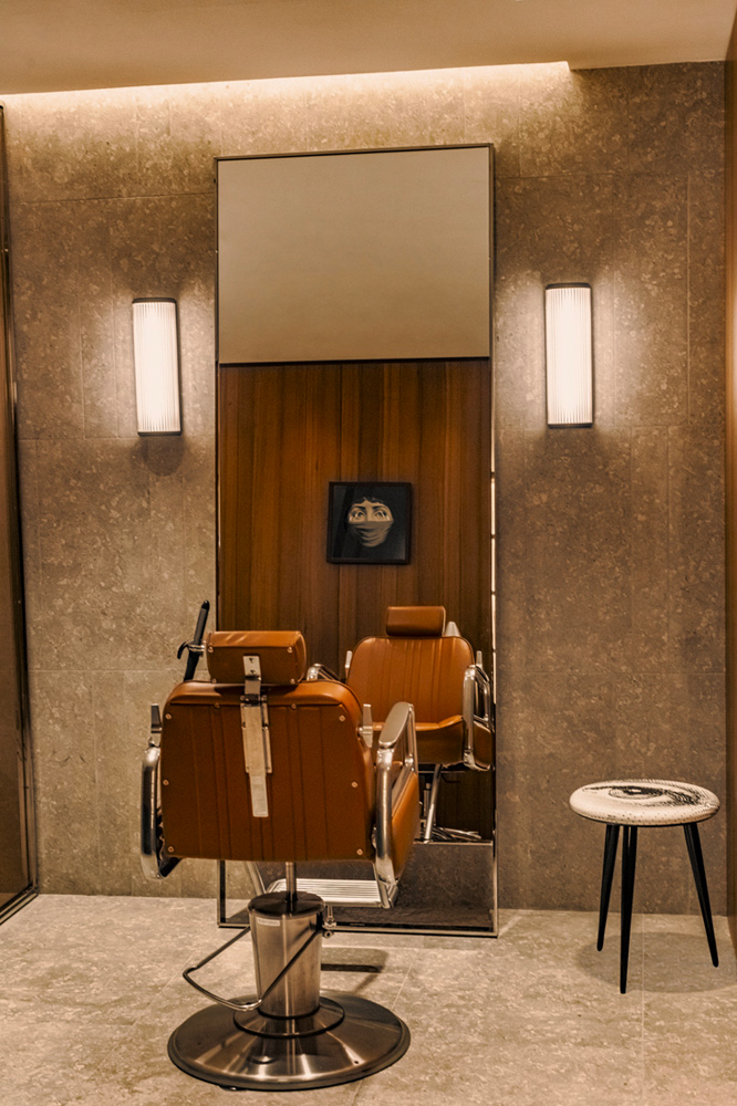 Le salon de coiffure Des Garçons au Bvlgari Hotel, Paris 8e.