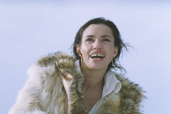 Béatrice Dalle dans L'intrus (2005).