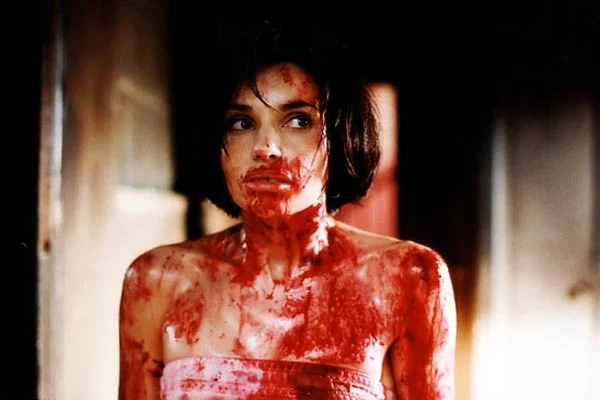 Béatrice Dalle dans Trouble Every Day (2001).