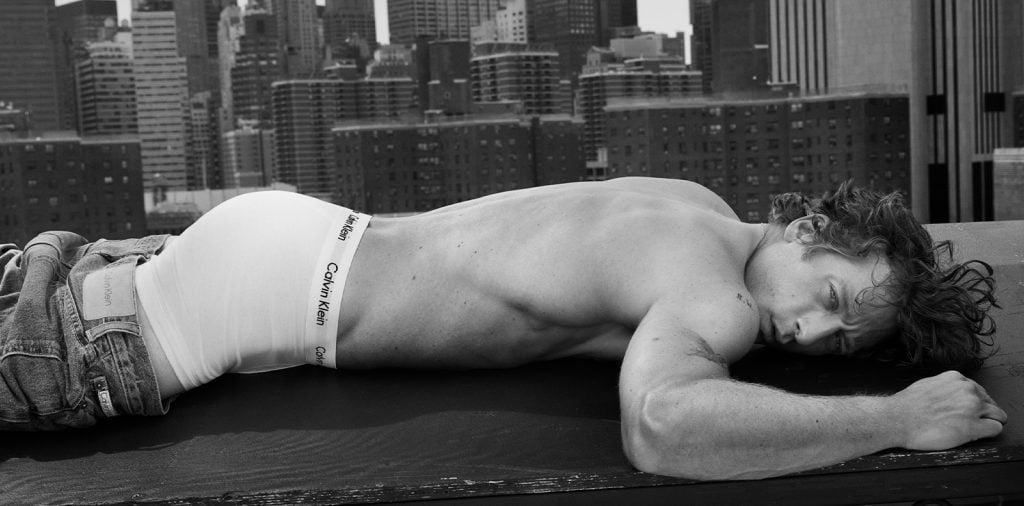 Jeremy Allen White dans la nouvelle campagne Calvin Klein © Mert Alas / Calvin Klein.