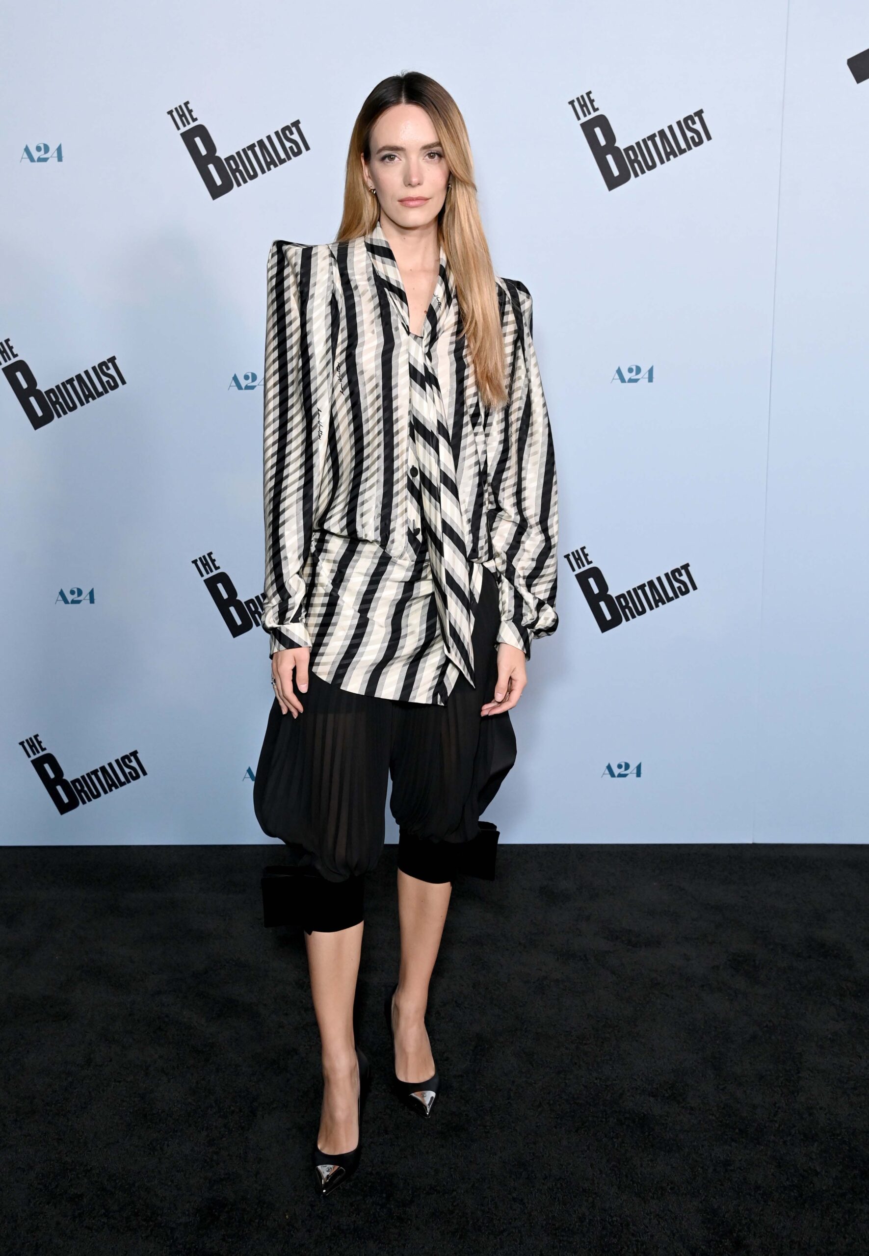 Stacy Martin en Louis Vuitton à l'avant-première de The Brutalist à Los Angeles, le 5 décembre 2024 © Louis Vuitton.