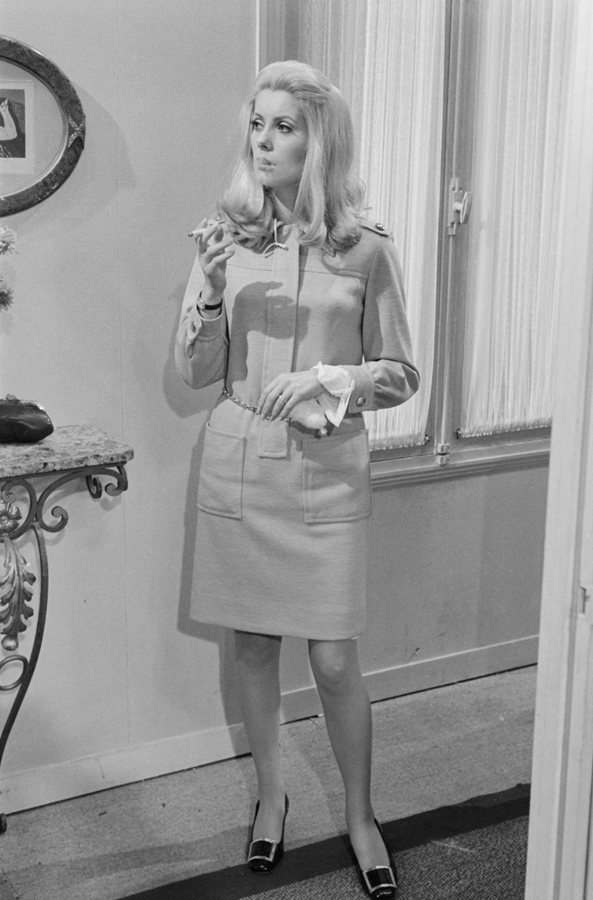 Catherine Deneuve dans Belle de our (1967) de Luis Buñuel © Photo par REPORTERS ASSOCIES/Gamma-Rapho via Getty Images.