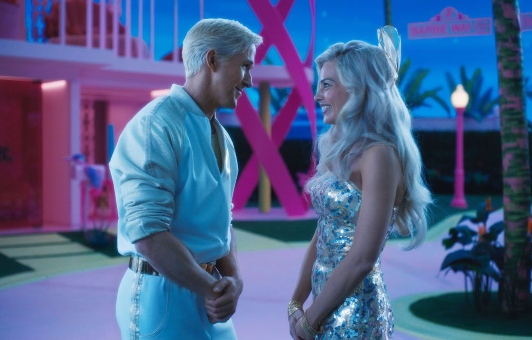 Margot Robbie et Ryan Gosling dans le film Barbie.